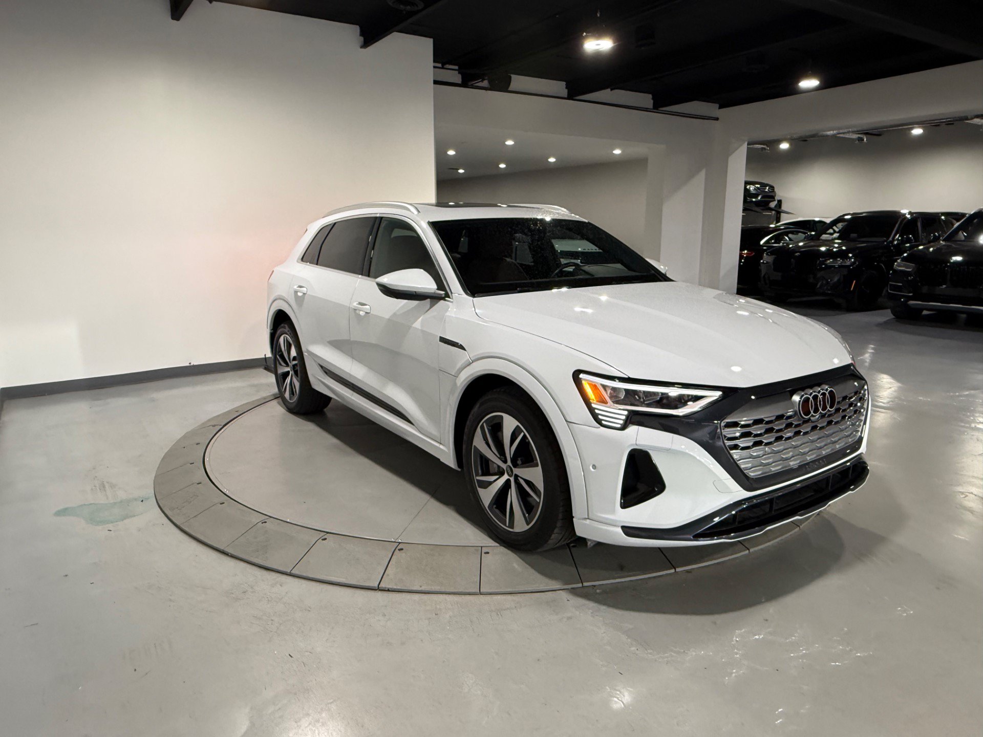 Used 2024 Audi Q8 e-tron Premium Plus w/ Premium Plus Package AWD/4WD image 6