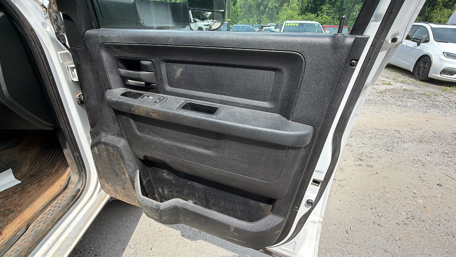 Used 2022 RAM 3500 Tradesman w/ Chrome Appearance Group AWD/4WD image 18