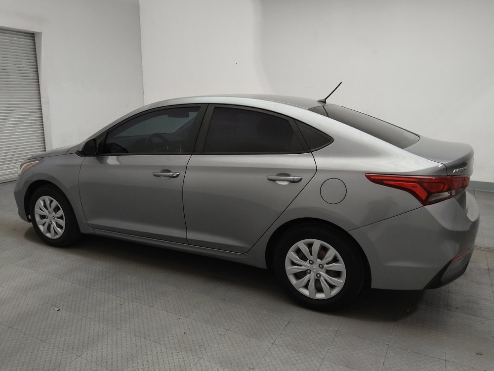 Used 2021 Hyundai Accent SE FWD image 2