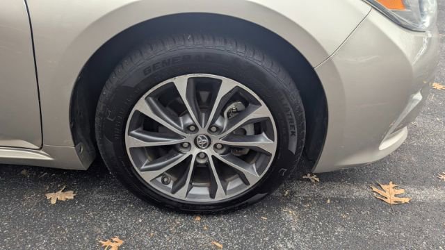 Used 2018 Toyota Avalon XLE Plus image 11