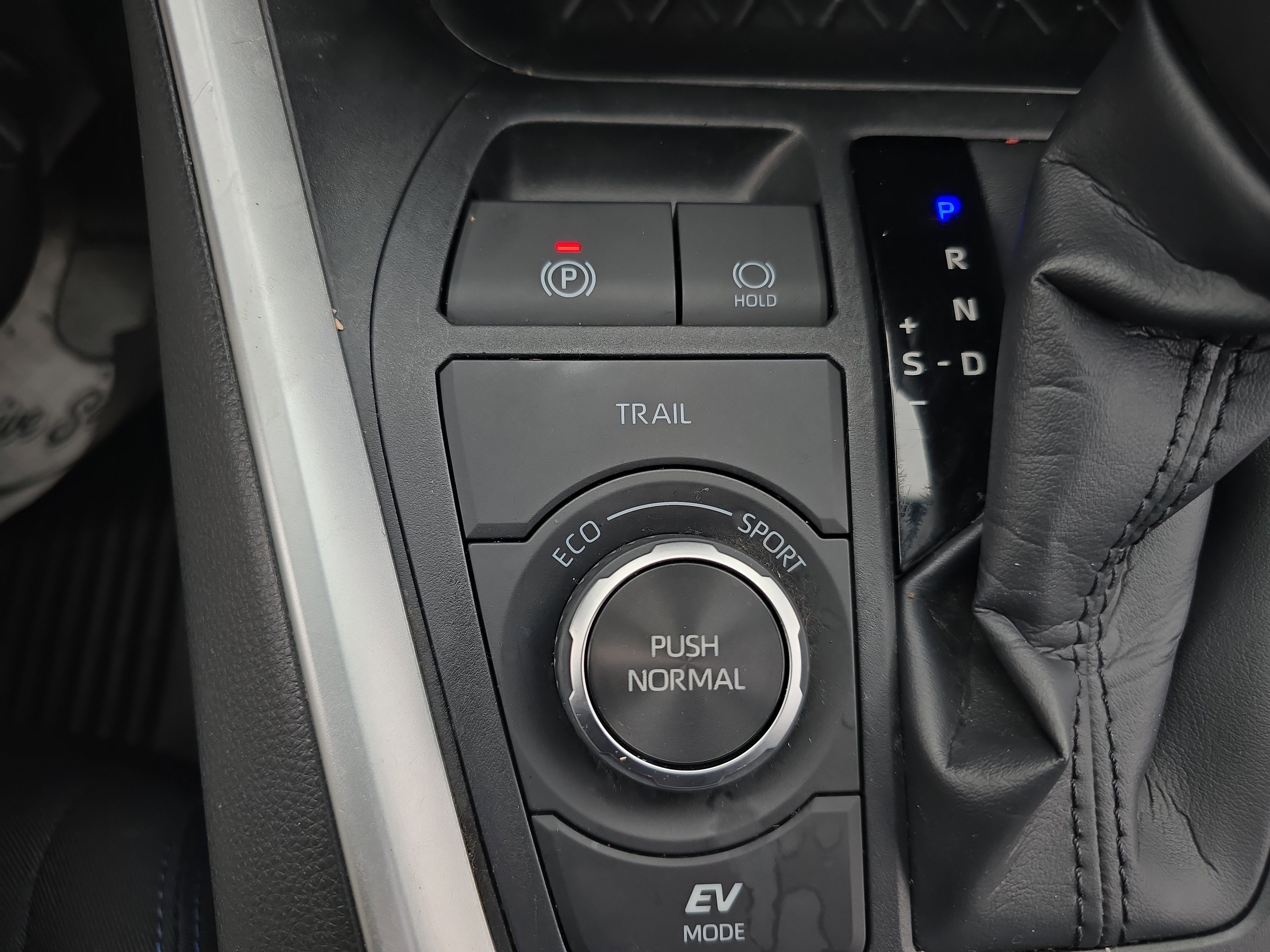 Used 2023 Toyota RAV4 SE image 27