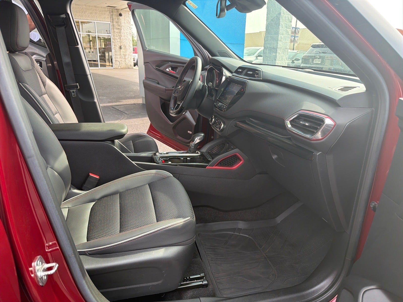 Used 2022 Chevrolet TrailBlazer RS w/ Sun and Liftgate Package AWD/4WD image 18