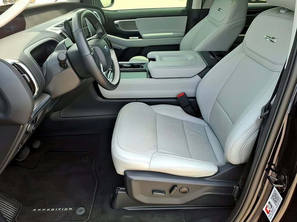 Used 2025 Ford Expedition Platinum AWD/4WD image 19