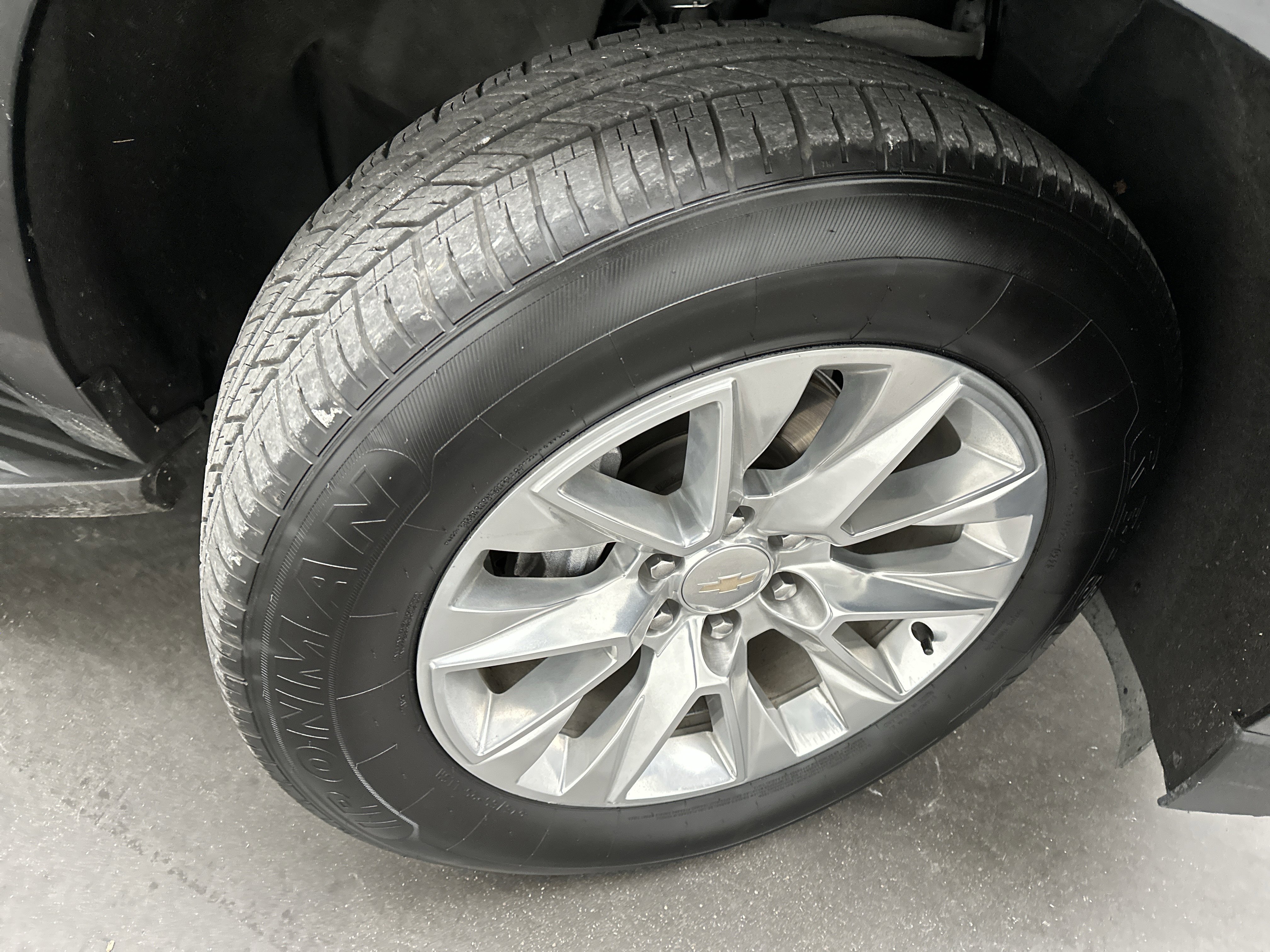 Used 2024 Chevrolet Suburban Premier image 12