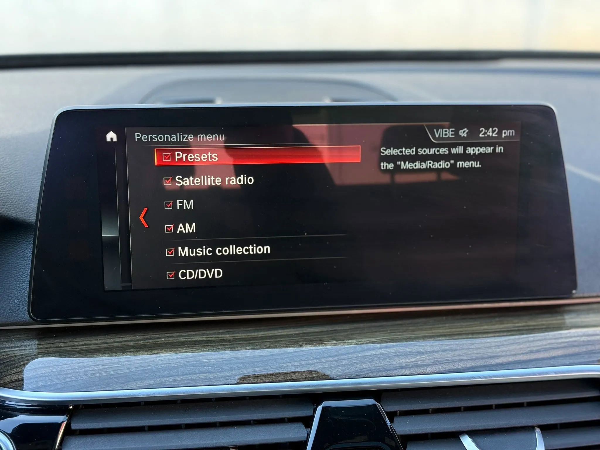 Used 2018 BMW 540i w/ Premium Package RWD image 25