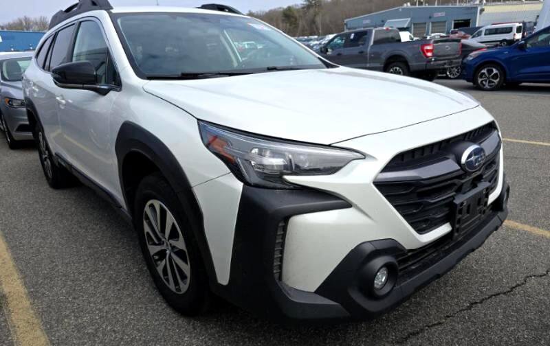 Used 2024 Subaru Outback Premium image 2
