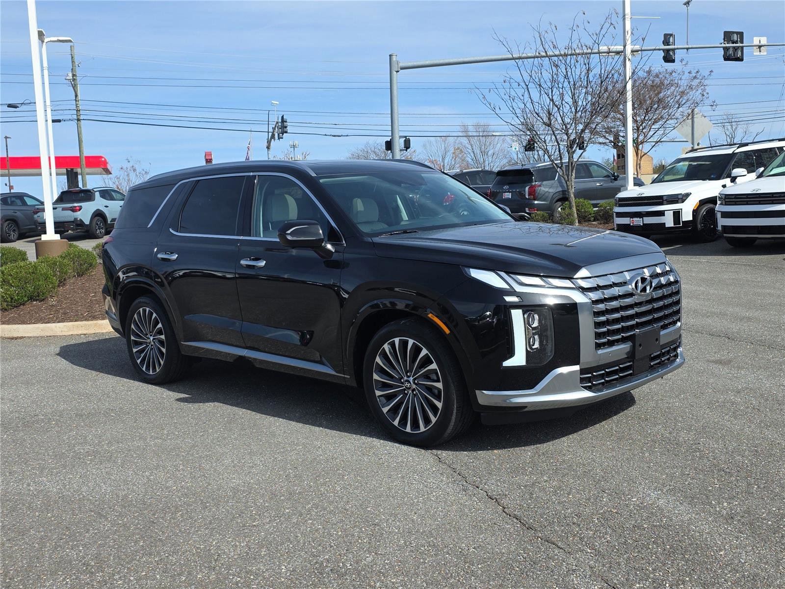 Used 2024 Hyundai Palisade Calligraphy image 2