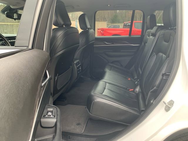 Used 2023 Jeep Grand Cherokee Limited w/ Black Appearance Package image 17