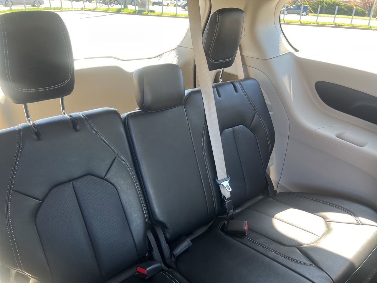 Used 2024 Chrysler Pacifica Touring-L image 22