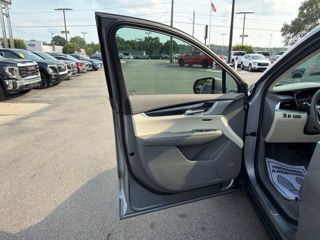 Certified 2025 Cadillac XT6 Premium Luxury w/ Technology Package AWD/4WD image 12
