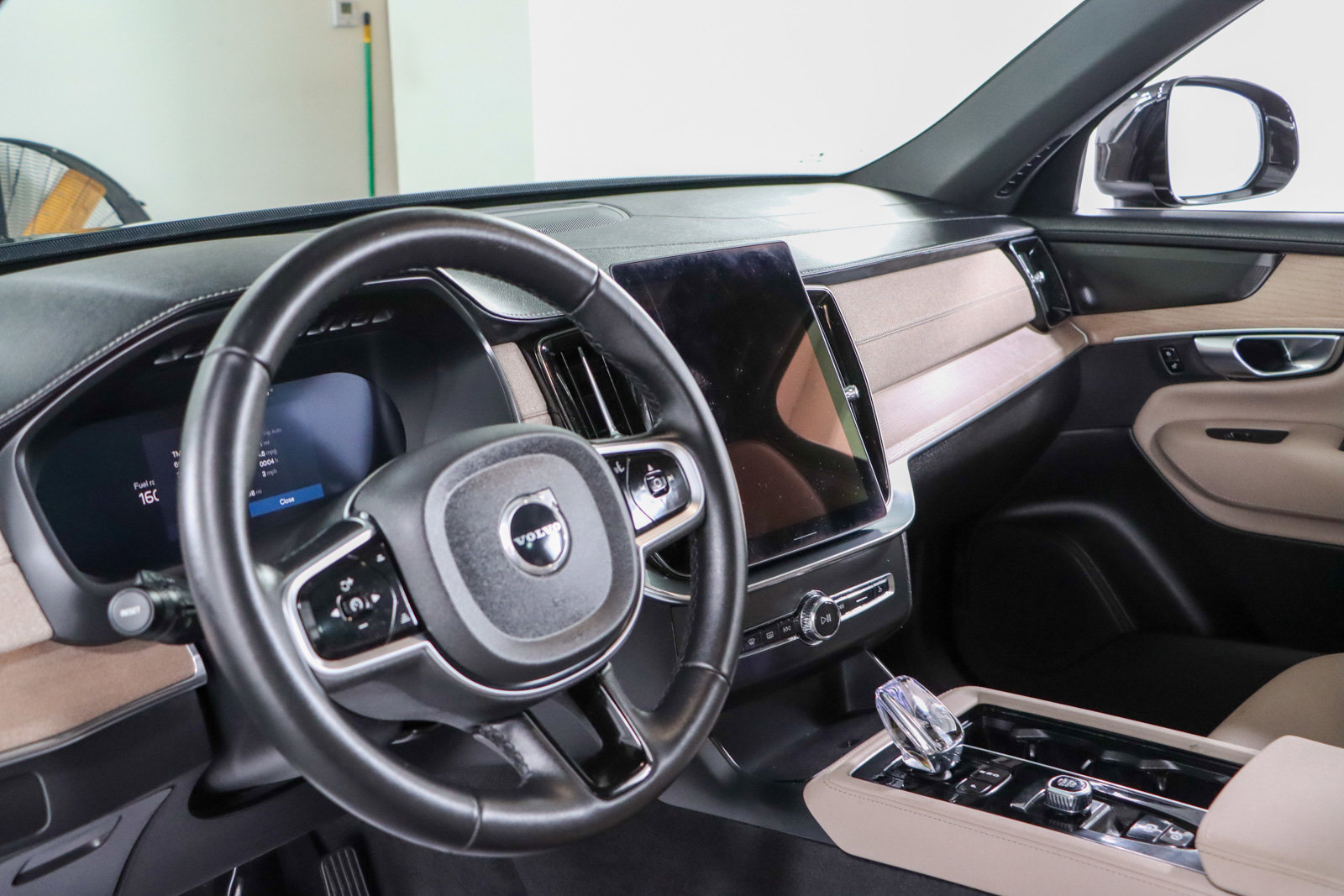 Used 2025 Volvo XC90 B6 Plus AWD/4WD image 23