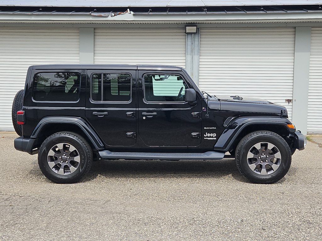 Used 2018 Jeep Wrangler Unlimited Sahara w/ Dual Top Group AWD/4WD image 8