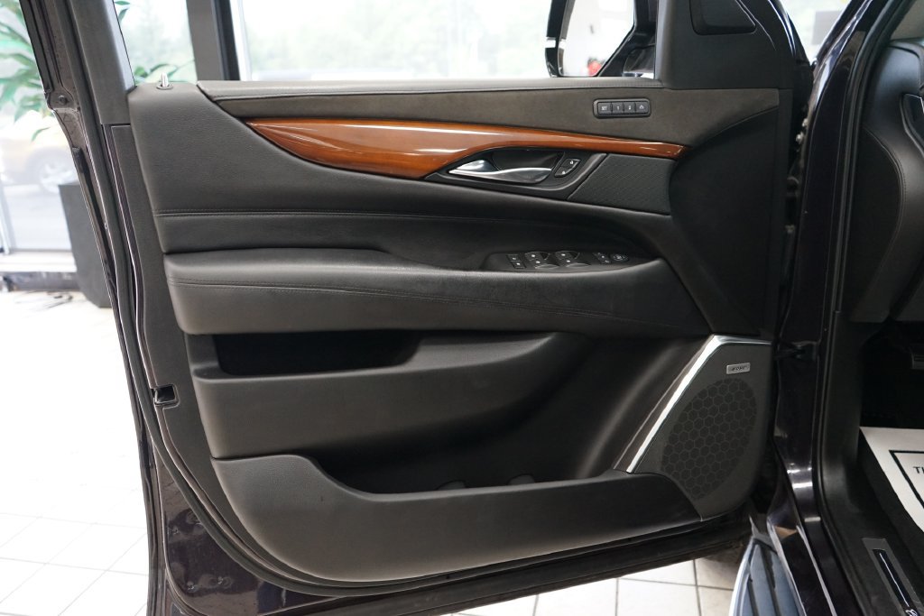 Used 2018 Cadillac Escalade Luxury AWD/4WD image 28