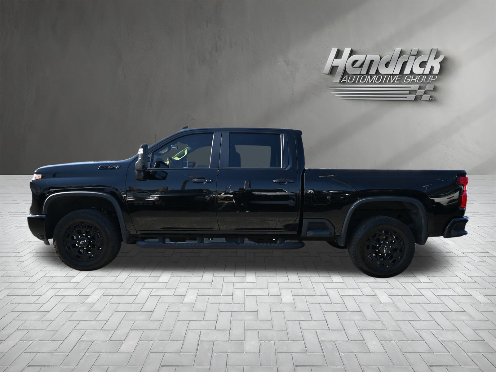 Used 2024 Chevrolet Silverado 2500 LT w/ Midnight Edition image 7