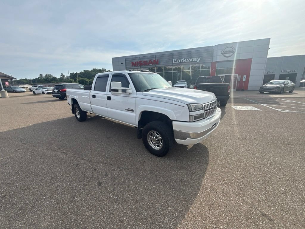 Used 2007 Chevrolet Silverado 2500 LT w/ Heavy-Duty Power Package AWD/4WD image 2