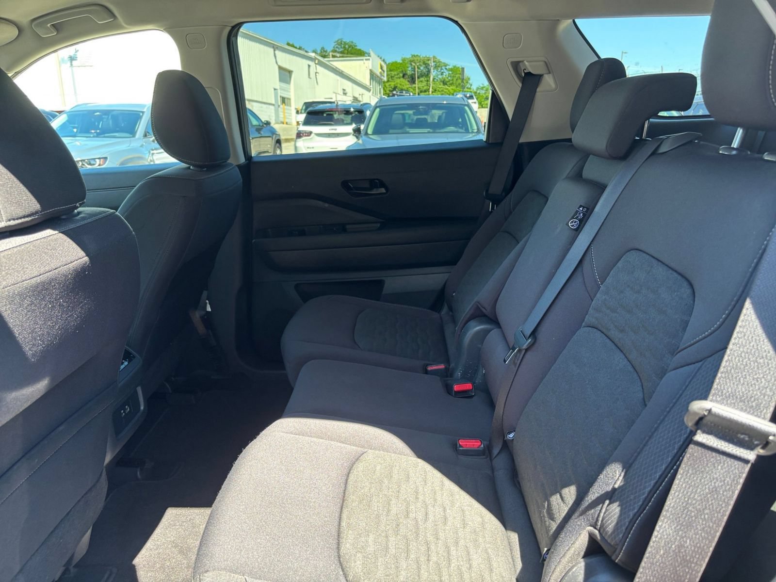 Used 2025 Nissan Pathfinder SV AWD/4WD image 19