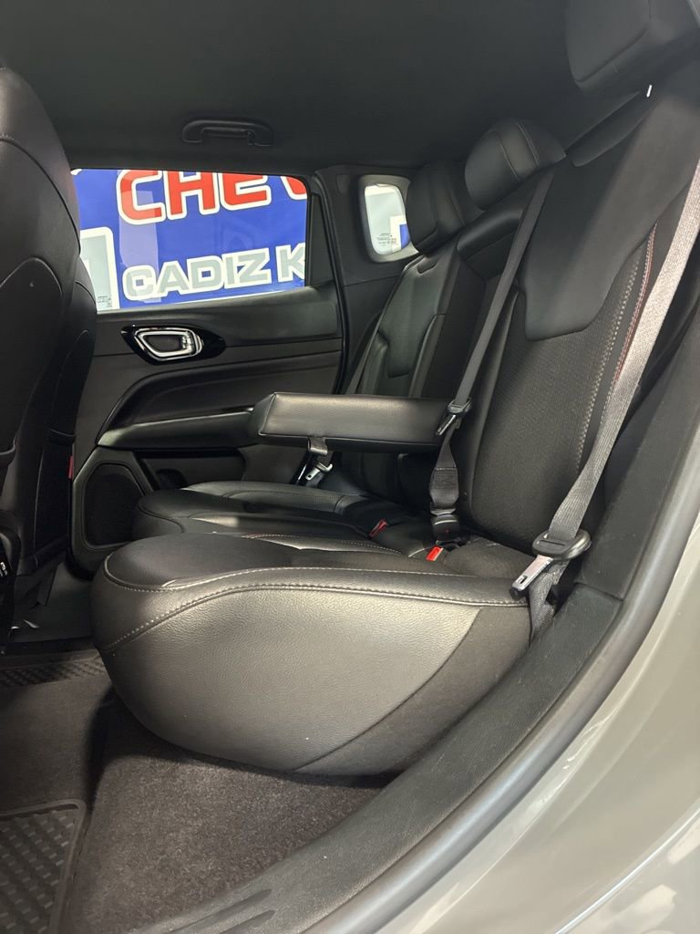 Used 2024 Jeep Compass Trailhawk AWD/4WD image 39