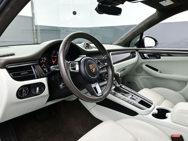 Certified 2021 Porsche Macan Turbo image 4