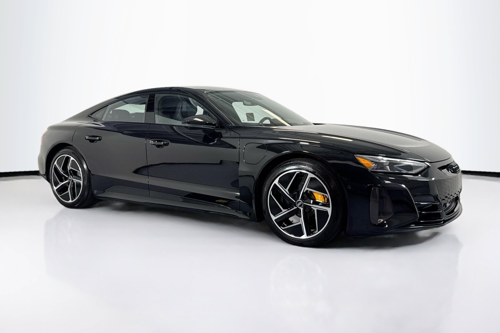 Used 2023 Audi RS e-tron GT w/ Carbon Performance Package AWD/4WD image 3
