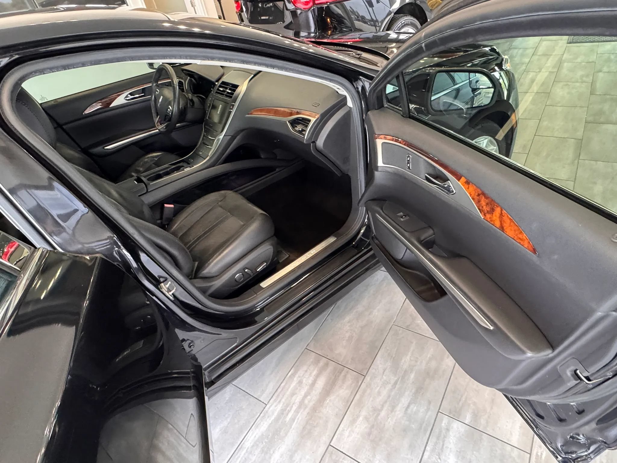 Used 2014 Lincoln MKZ w/ Equipment Group 101A Select FWD image 16