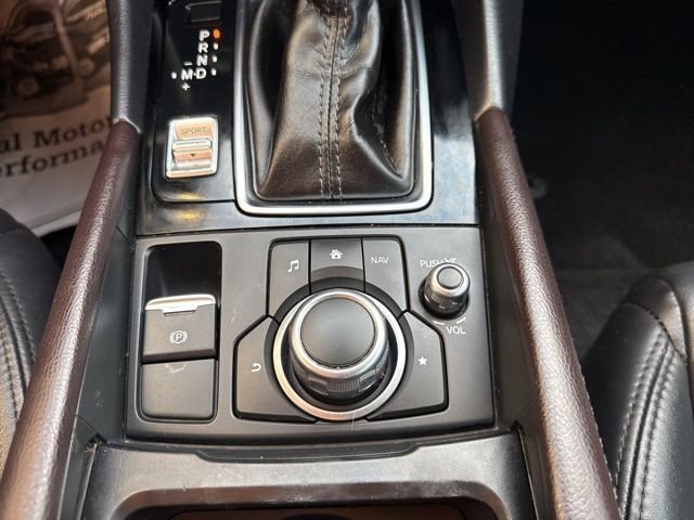 Used 2018 MAZDA MAZDA3 Touring FWD image 14