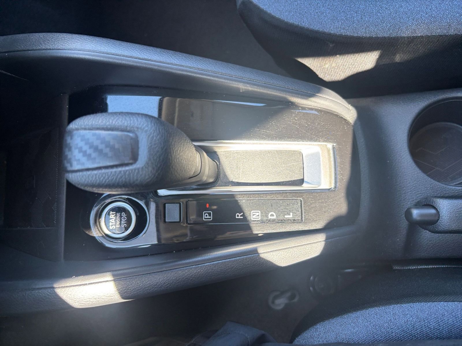 Used 2025 Nissan Versa SV image 39