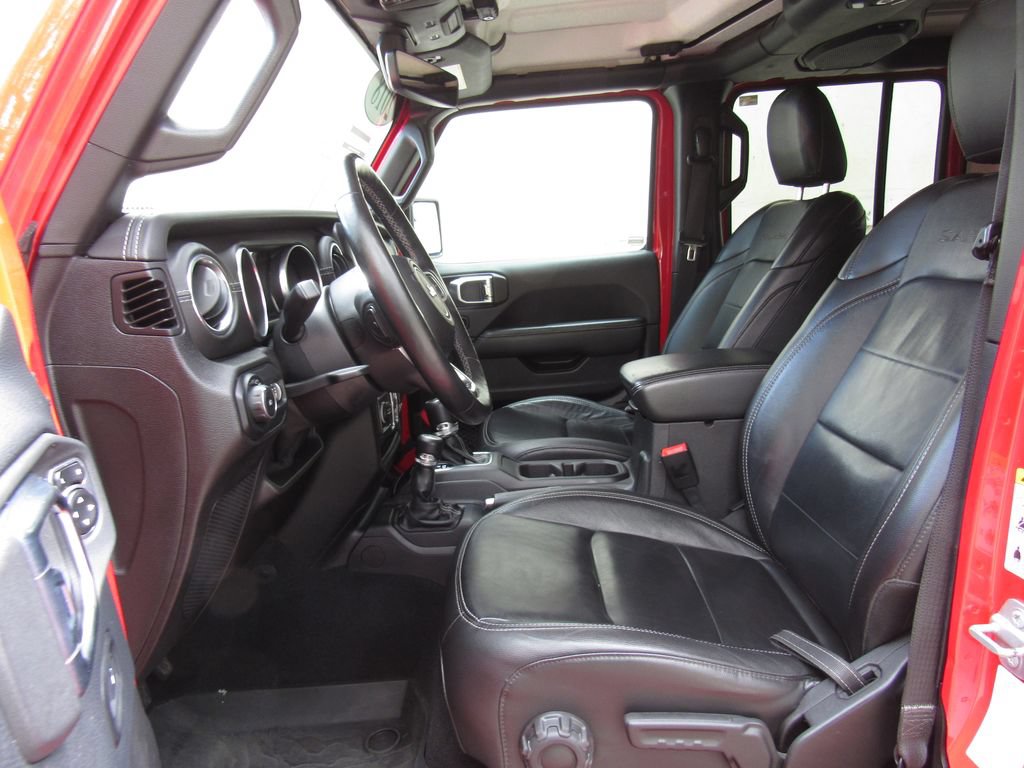 Used 2018 Jeep Wrangler Unlimited Sahara w/ Uconnect 4C Nav & Sound Group AWD/4WD image 12