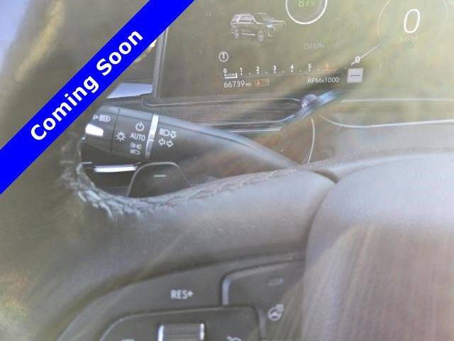 Used 2021 Cadillac Escalade Premium Luxury RWD image 16