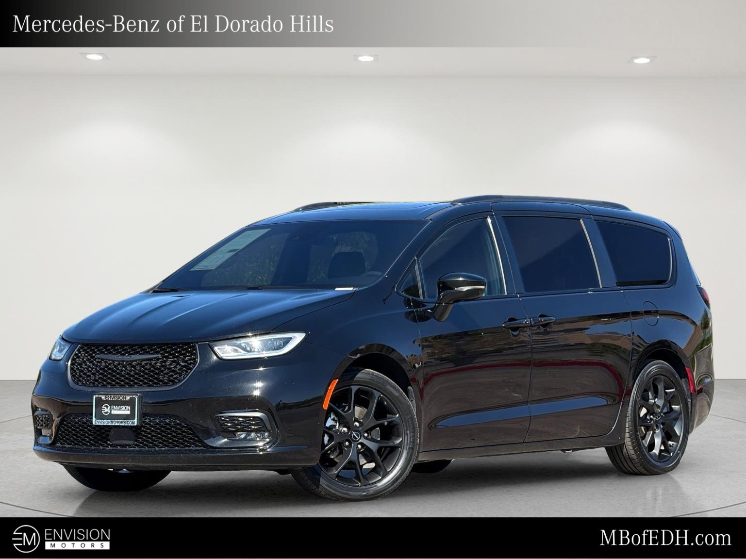 Used 2025 Chrysler Pacifica Limited FWD image 1