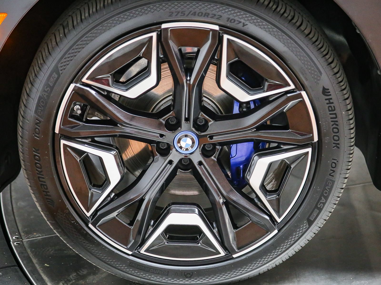 Certified 2024 BMW iX xDrive50 w/ Premium Package AWD/4WD image 10