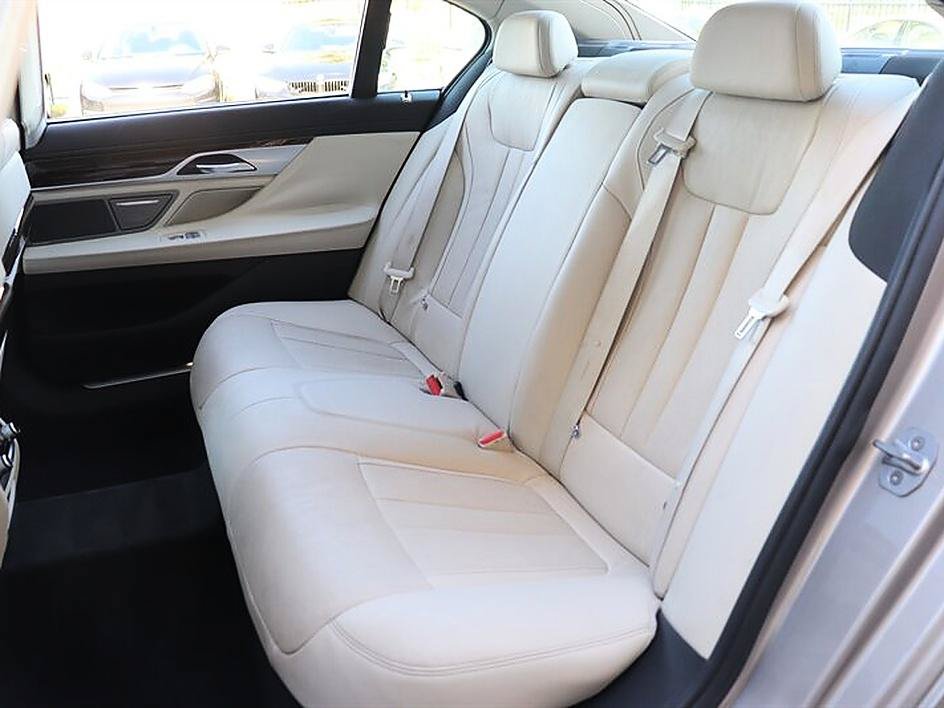 Used 2016 BMW 740i RWD image 17