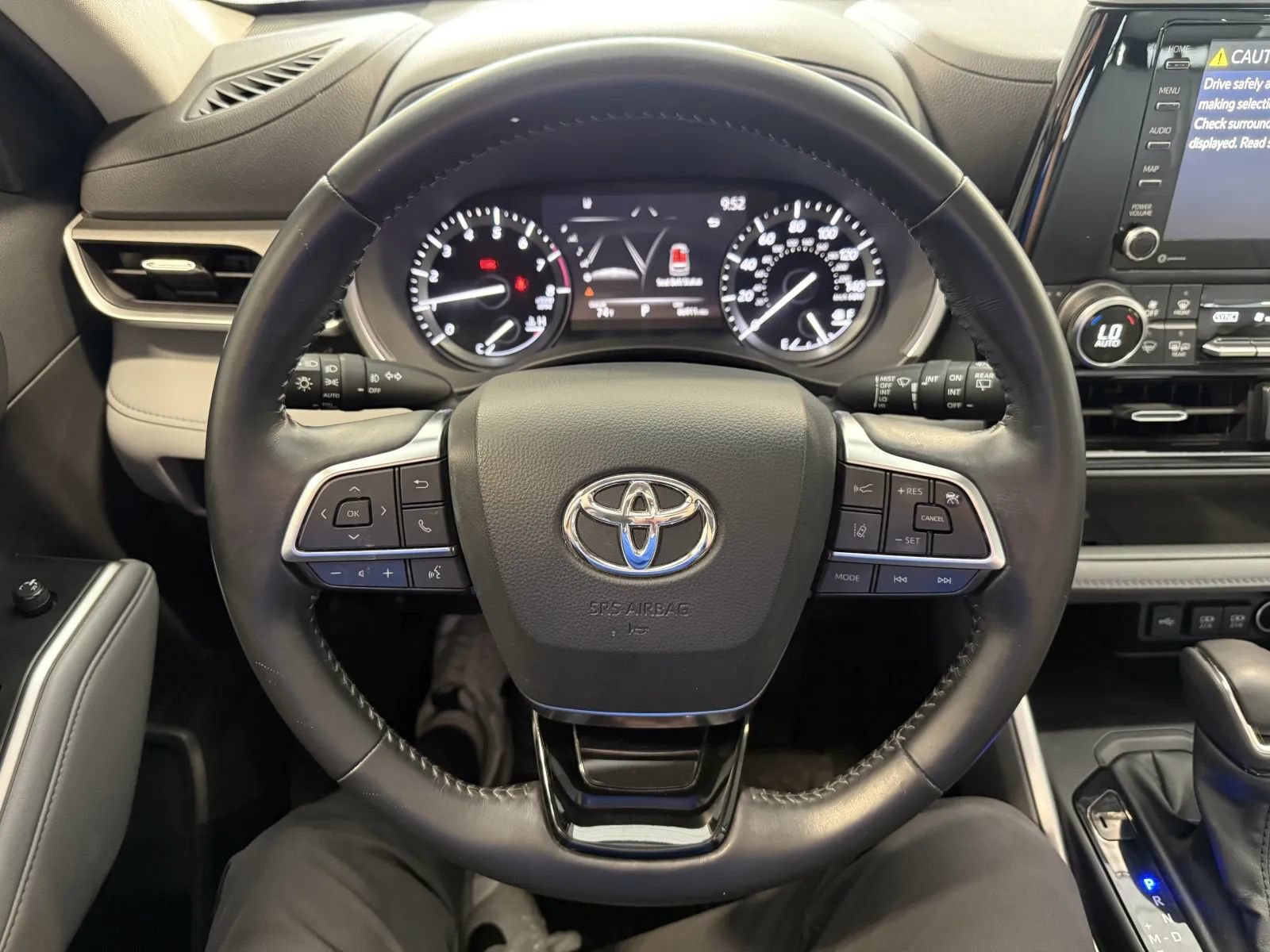 Used 2021 Toyota Highlander XLE AWD/4WD image 31