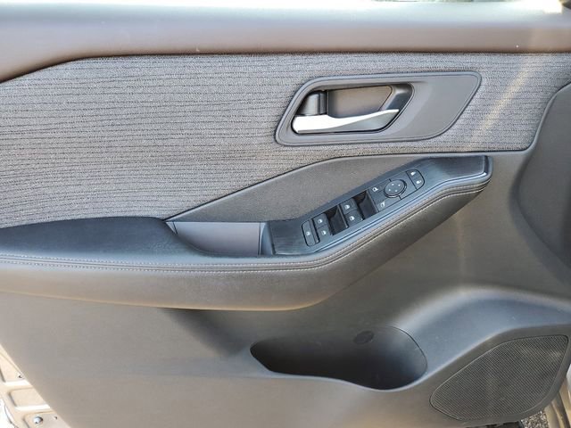 Used 2022 Nissan Rogue SV image 20