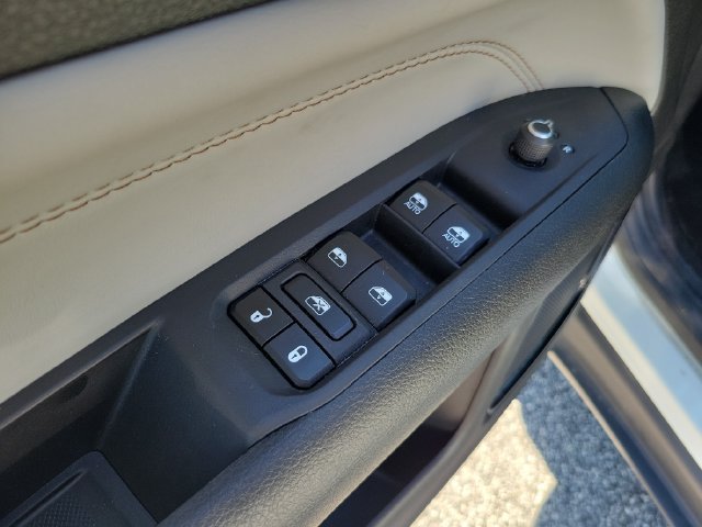 Used 2023 Jeep Compass Limited AWD/4WD image 9