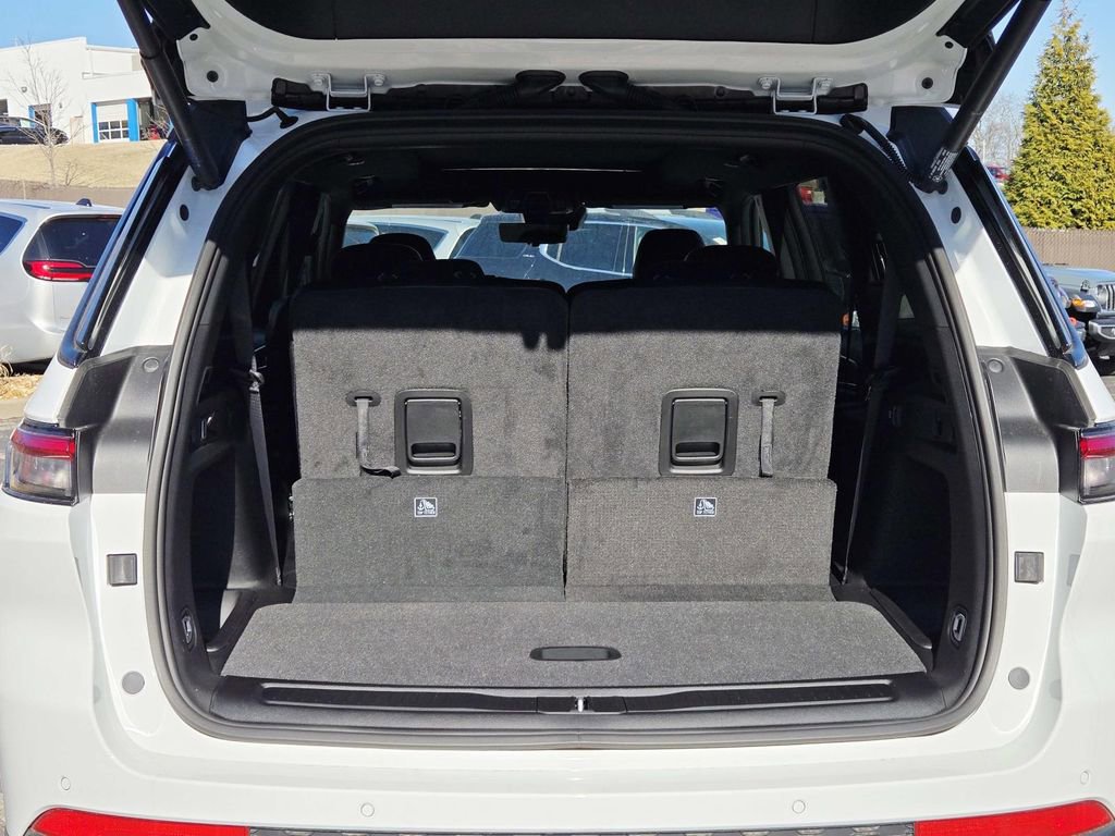 New 2025 Jeep Grand Cherokee L Limited w/ Luxury Tech Group II image 15