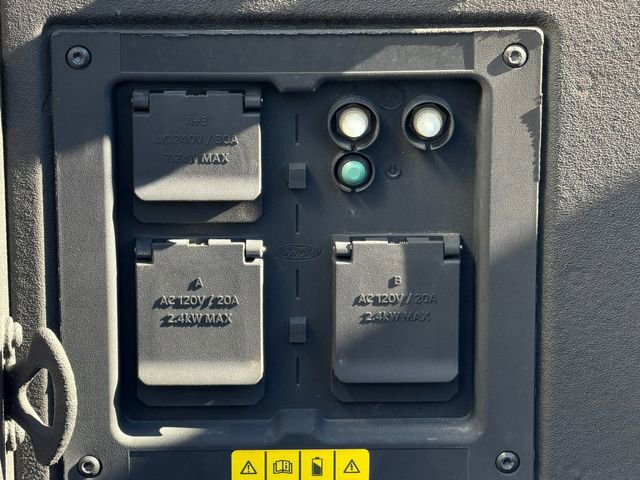 Used 2022 Ford F150 Lightning Platinum image 11