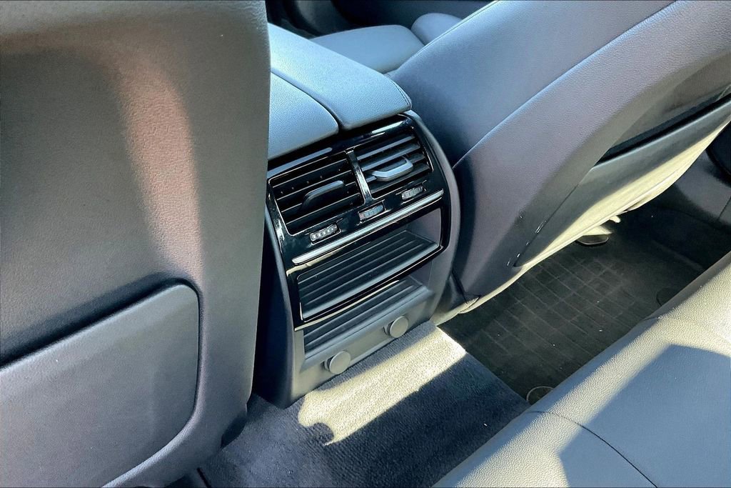 Used 2019 BMW 530e xDrive w/ Convenience Package image 10