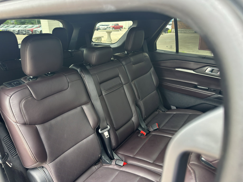 Used 2025 Ford Explorer Platinum AWD/4WD image 35