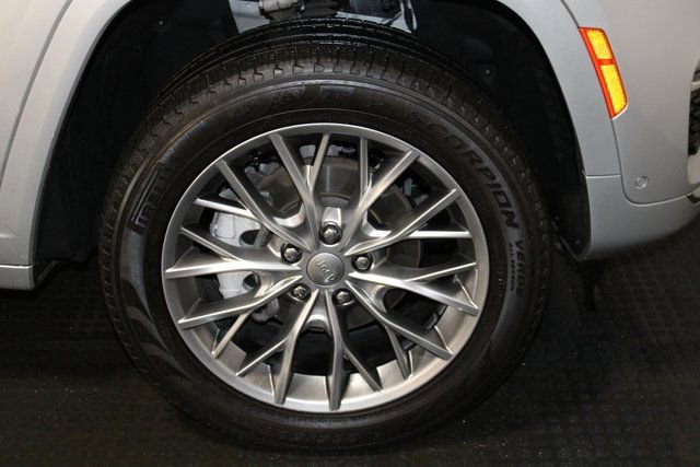 Used 2024 Jeep Grand Cherokee Summit image 42