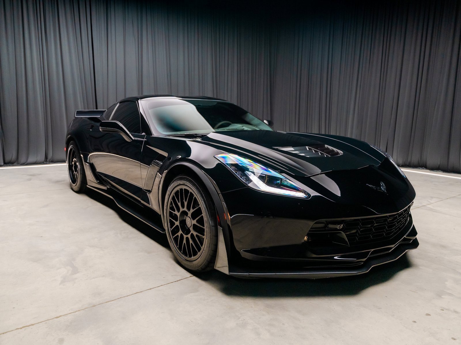 Used 2016 Chevrolet Corvette Z06 w/ 3LZ Preferred Equipment Group image 7