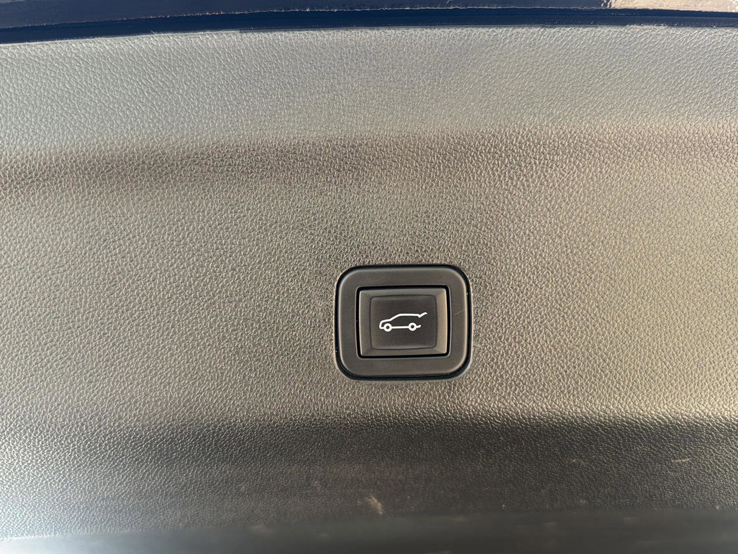 Used 2024 Chevrolet Tahoe High Country w/ Advanced Technology Package image 14