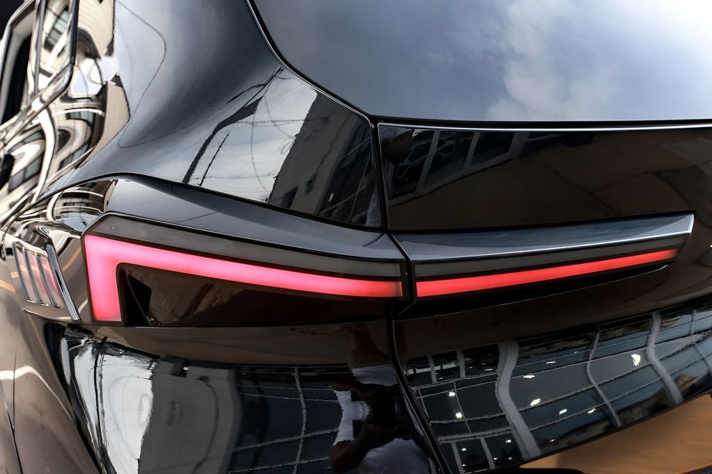 Used 2024 BMW XM image 47