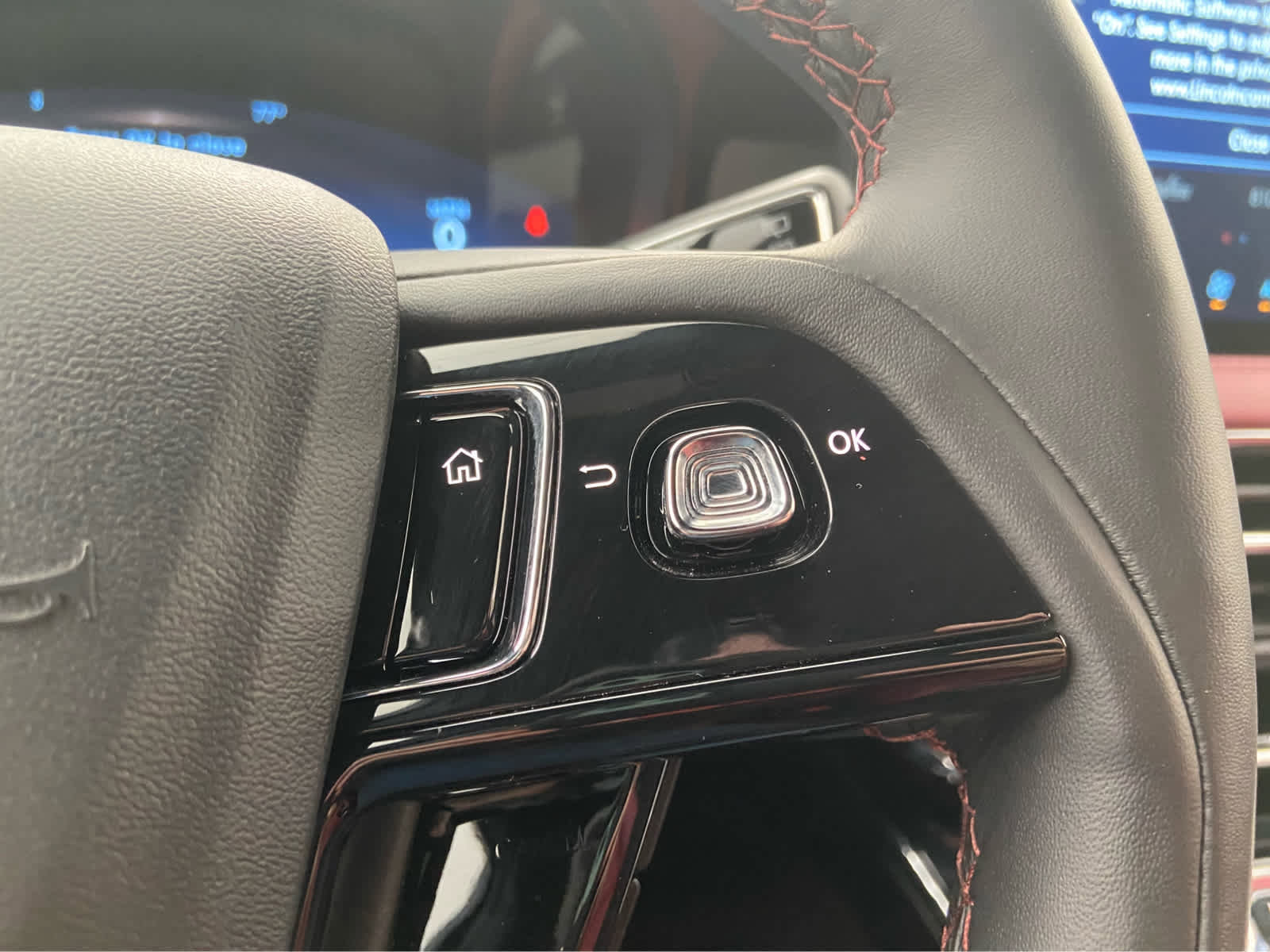 Used 2025 Lincoln Corsair Reserve w/ Jet Appearance Package image 23