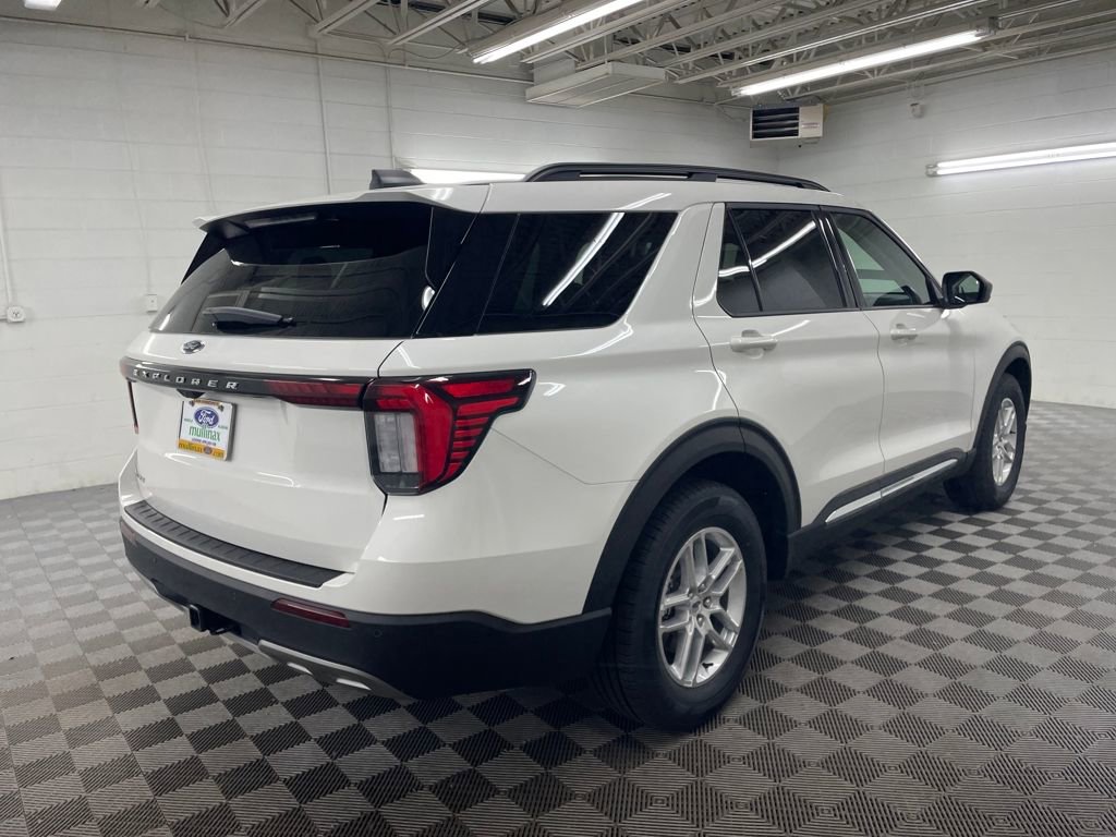 New 2025 Ford Explorer Active w/ Active Comfort Package image 3