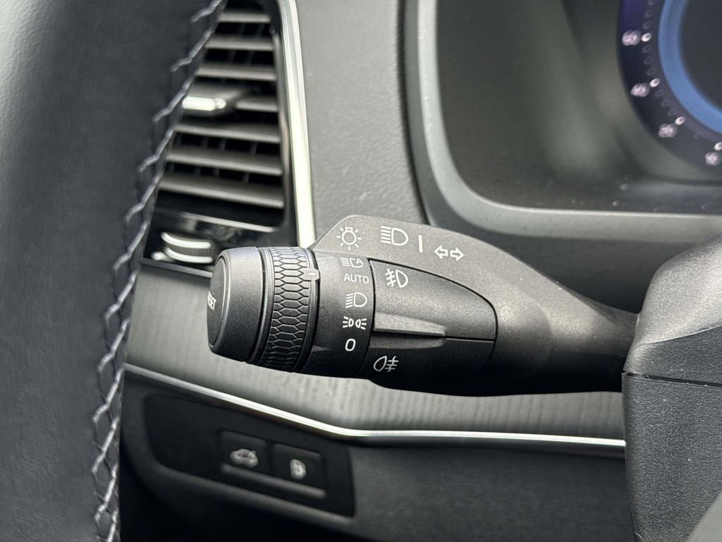 Used 2023 Volvo XC90 T8 Ultimate w/ Protection Package Premier image 40