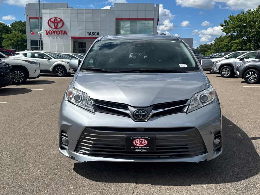 Used 2018 Toyota Sienna XLE Premium AWD/4WD image 2