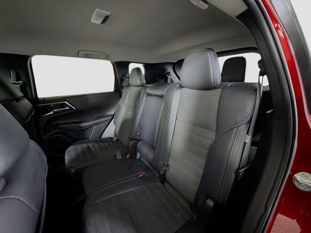 Used 2024 Mitsubishi Outlander SE Black Edition image 24