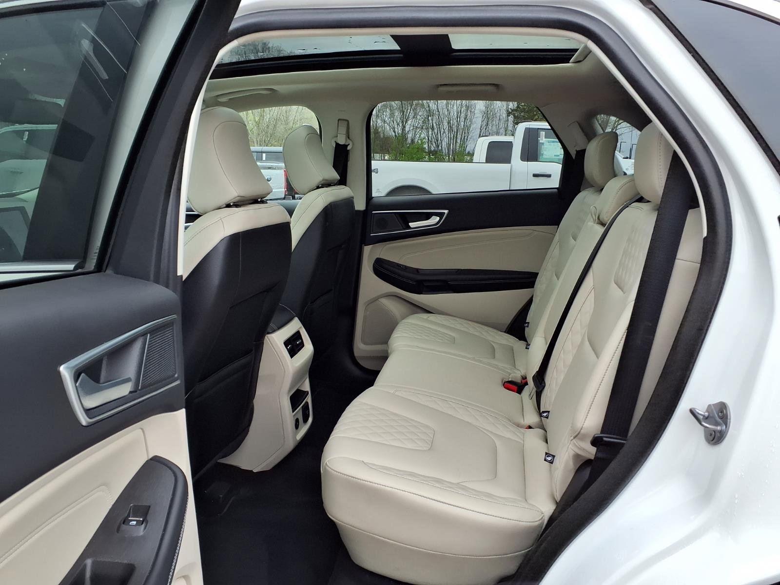 Used 2024 Ford Edge Titanium AWD/4WD image 10