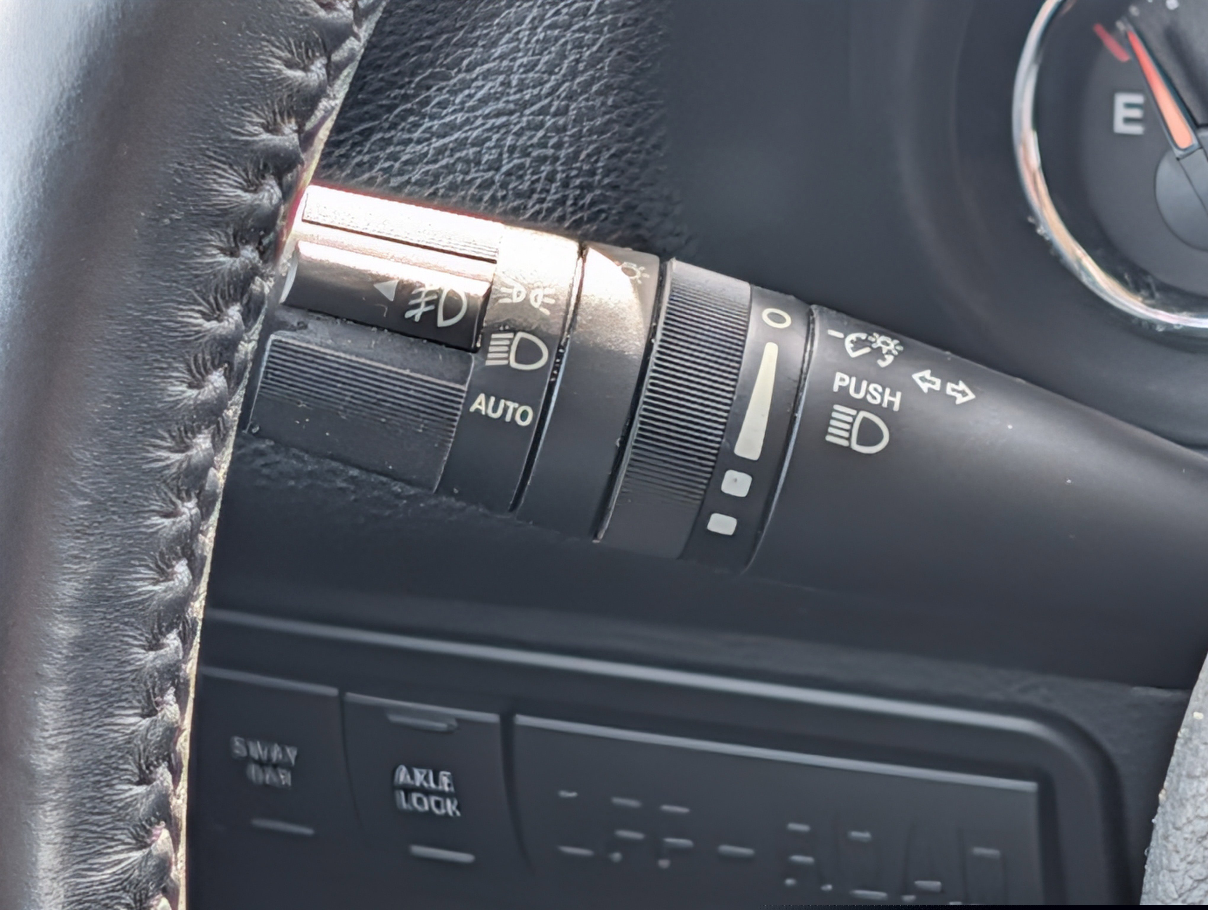 Used 2016 Jeep Wrangler Rubicon w/ Power Convenience Group AWD/4WD image 15