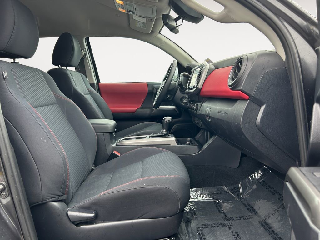 Used 2020 Toyota Tacoma SR5 AWD/4WD image 11